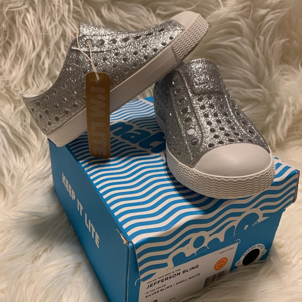 NATIVE Jefferson Bling Child Shoe. Size C8.